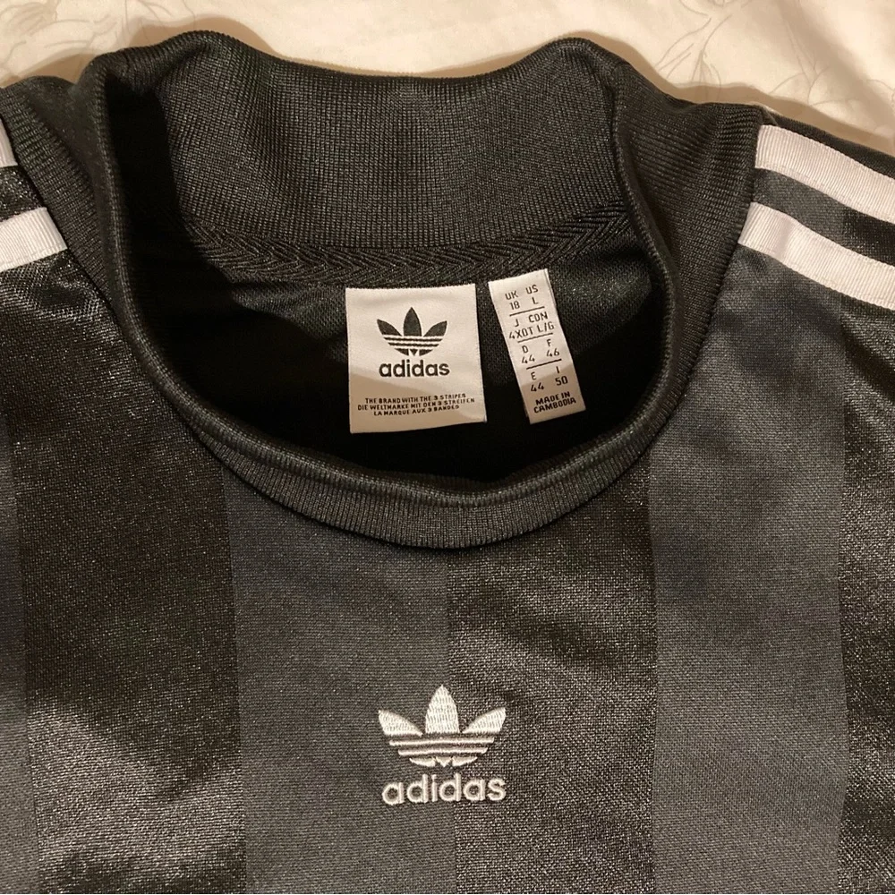 TWO adidas chic jacquard stripe tops - Picture 5 of 8